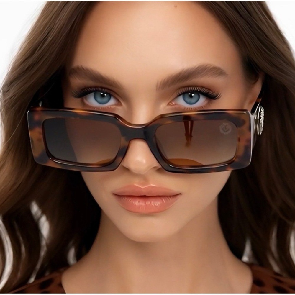 Women Fashion‎ Style TrendySunglasses Tortoise Frame Gradient Lens Gold Accents